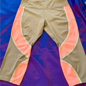 AVIA Women’s Cropped Leggings Size XL